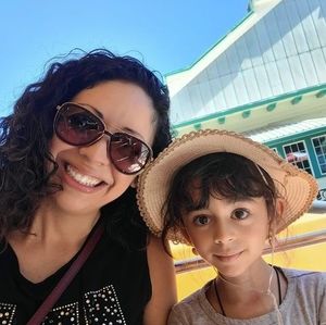 Meet your Posher, Carolina